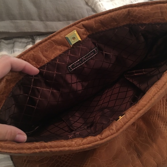 Beautiful brown leather clutch. - Picture 3 of 3